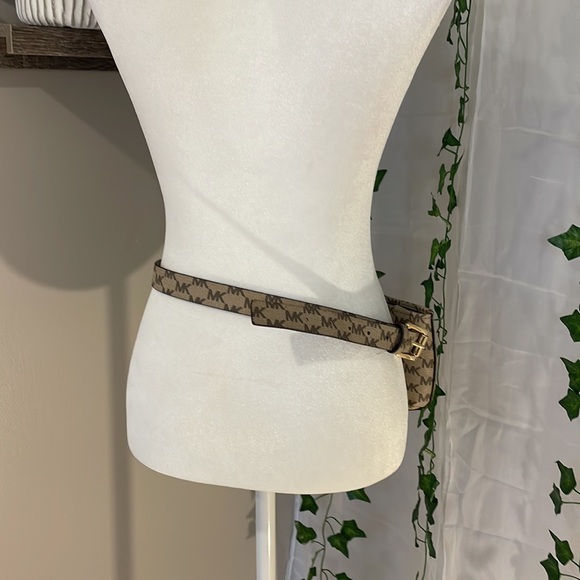 MICHAEL KORS AUTHENTIC COATED CANVAS MONOGRAM BELT BAG BEIGE & BROWN • LIKE NEW - Picture 7 of 8